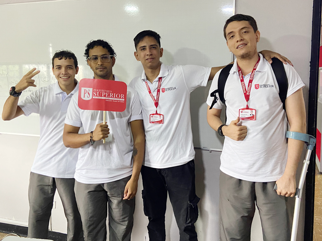 Estudiantes del PoliSuperior