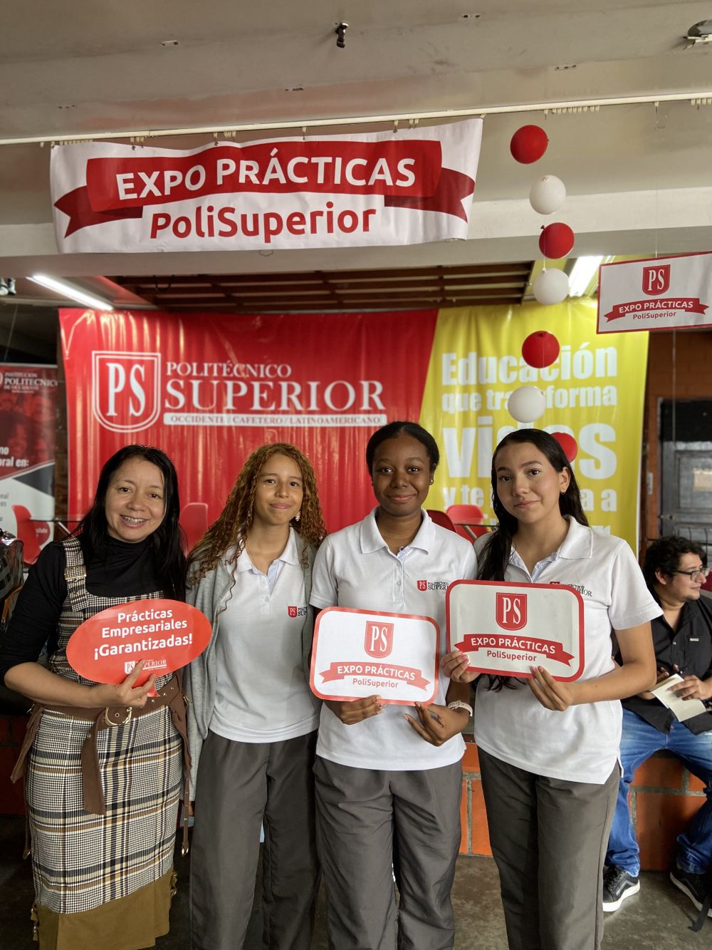 Estudiantes del PoliSuperior