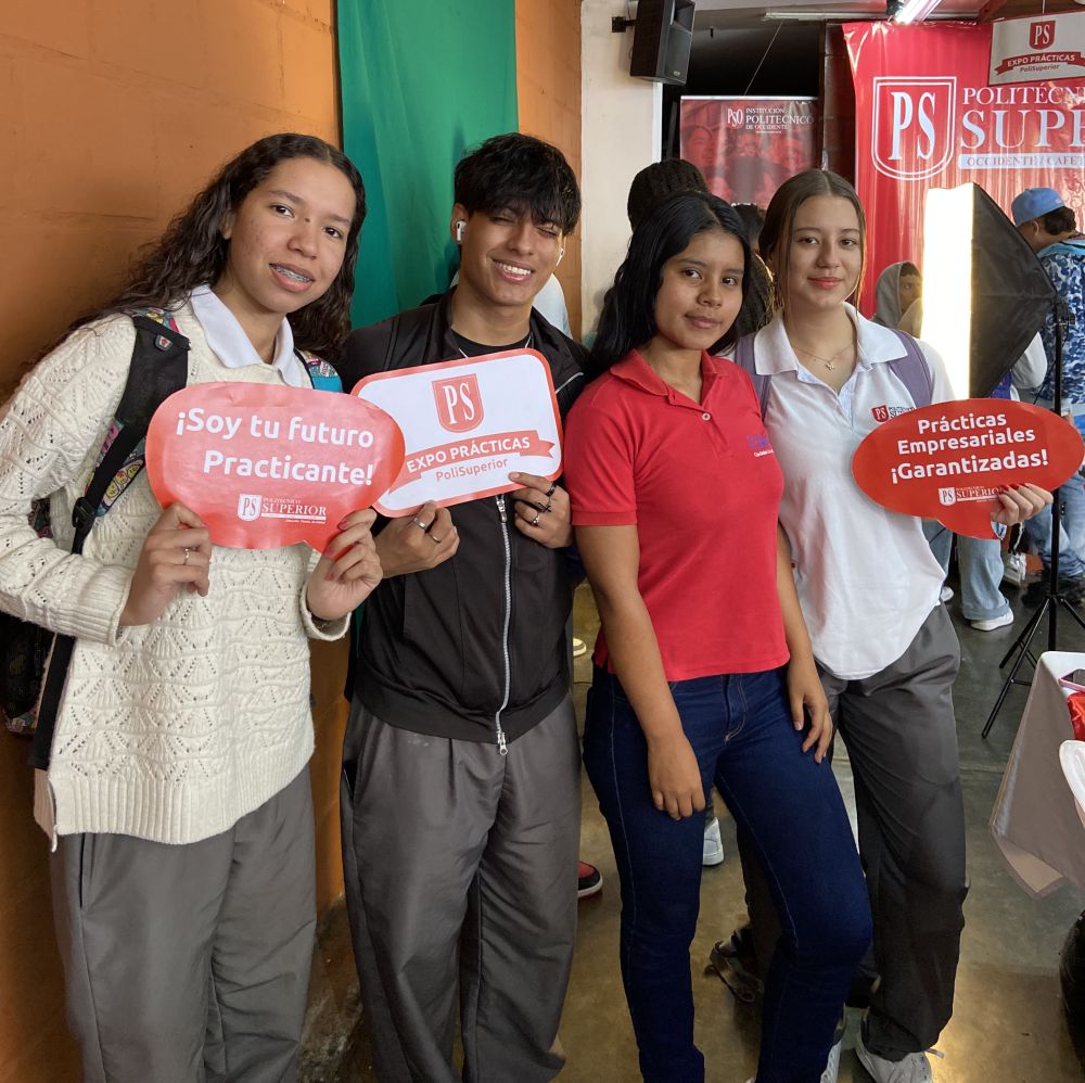 Estudiantes del PoliSuperior