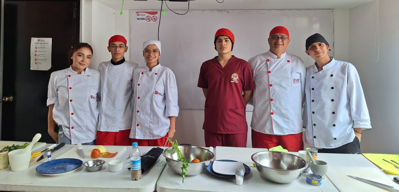 Estudiantes del PoliSuperior